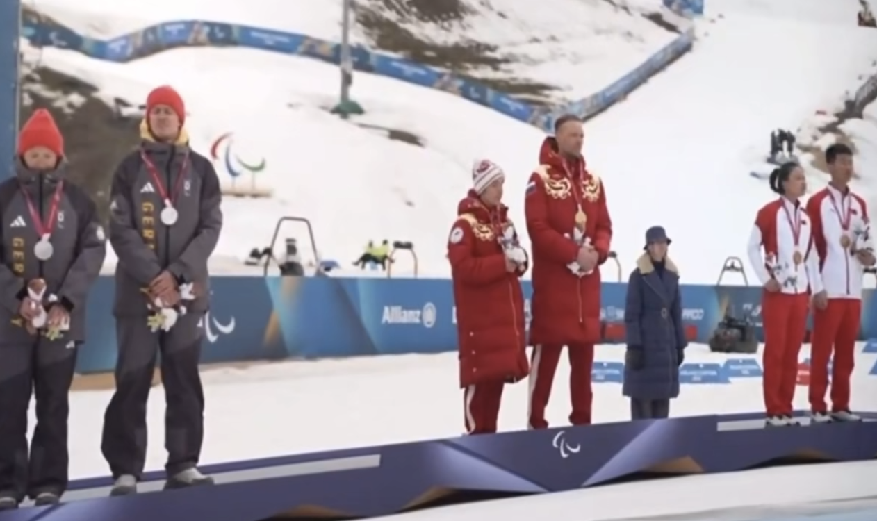 世界杯注册流程-冬残奥会罕见一幕：德国选手抗议升俄罗斯国旗 拒中国队合照请求